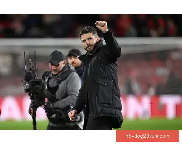 卡里克牵线霍兰入主红魔教练组